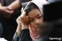 Putri Sulung Mpok Alpa Pingsan Usai Kenakan Baju Lebaran Terakhir Milik Sang Ibu
