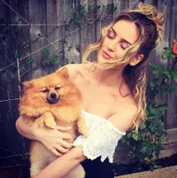Putus Dari Zayn Malik, Perrie Edwards Kini Makin Bening & Cantik