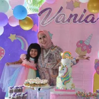 Putuskan Adopsi Anak, 6 Selebriti Ini Beri Kasih Sayang Penuh Bak Darah Daging Sendiri