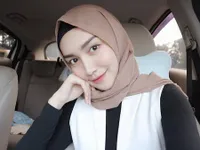 Putuskan Berhijab, Melody Prima Semakin Cantik & Bergaya Stylish!