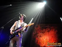 Panic At The Disco konser di Tennis Indoor Senayan