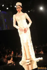 Para Bintang di Sariayu Bazaar Fashion Celebration 2011