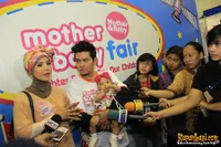 Para Selebriti di Acara Mother And Baby Fair