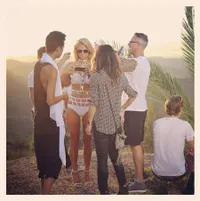 Paris Hilton Tebar Foto Seksi