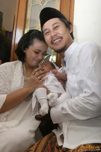 Pasangan Nirina dan Ernest Adakan Aqiqahan Untuk Zifara