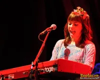 Penampilan Lenka Saat Konser di Indonesia