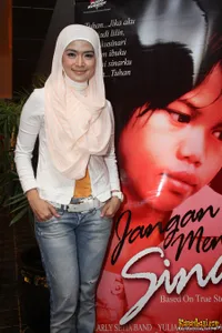 Penampilan Perdana Yulia Rachman Setelah Putuskan Berjilbab