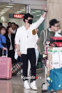 Penampilan Seo In Guk di Bandara Usai Fan Meeting di Jepang