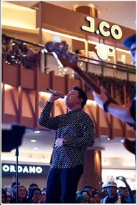 Penampilan Tulus di JakCloth Lebaran 2014 - Dipenuhi Fans Wanita