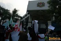 Penggemar Wali Band Gelar Demo di Kedubes Malaysia