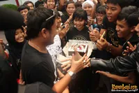 Pepeng Setia Band Dikado Kue Oleh Fans