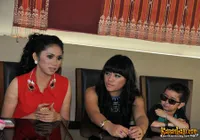 Perdamaian Istri Daus Mini dan Merry Amril - Diduga Settingan