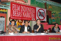 Pong Harjatmo di Amigos Cafe