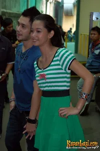 Poppy Bunga Kenalkan Pacar Baru