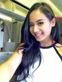 Pose Foto Menawan Elvira Devinamira - Putri Indonesia 2014