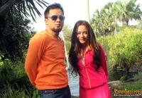 Pose Saipul Jamiell Dan Nyar Pryanita Saat Latihan Golf