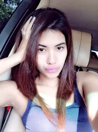 Potret Adik Julia Perez - Tak Kalah Cantik dan Seksi