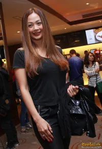 Potret Indah Kalalo, Makin Cantik dan Seksi Setelah Melahirkan!