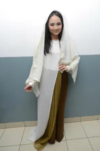 Potret Petualangan Gita Gutawa di Inggris Bareng Keluarga