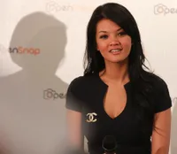 Potret Seksi Farah Quinn Berjemur di Yunani, Awas Terpesona!