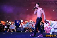 Potret Seru Konser 30 Tahun Slank - Dipenuhi Aksi Buka Baju