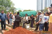 Prosesi Pemakaman Elia Kadam di TPU Menteng Pulo