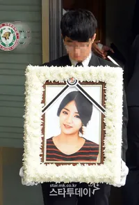 Prosesi Pemakaman EunB Ladies Code Penuh Air Mata