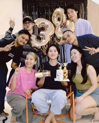 Rafael Tan Genap 38 Tahun, Dapat Surprise - Wajah Kayak ABG