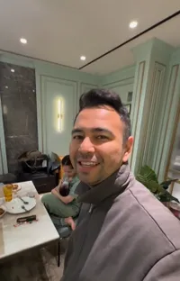 Raffi Ahmad Tunjukkan Nagita Slavina Pangku Bayi, Adopsi Lagi?