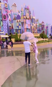 Ramai Dicibir, Potret Syahrini Liburan Bareng Suami ke Disneyland - Netizen: Kasihan Reino Barack Kayak Momong Bocil