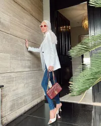 Ramai Disorot Netizen, Potret Olla Ramlan Pamer Kaki Yang Kecil Bak Barbie - Hot Mom 3 Anak Serasa Masih ABG