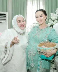 Ramai Disorot, Potret Penampilan Zaskia Gotik di Acara Syukuran 7 Bulanan - Bikin Sirajuddin Mahmud Makin Jatuh Cinta
