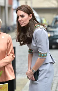 Rambut Berantakan Gara-Gara Angin, Kate Middleton Cantik Atau ...