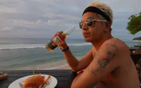Rambut Pirang & Bertato, Aktor Muda Kevin Julio Semakin Macho