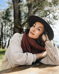 Rambut Uban Curi Perhatian, Potret Nadya Hutagalung Tampil Cantik di Photoshoot Terbaru