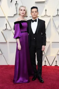 Rami Malek & Lucy Boynton Makin Mesra di Oscar, Peluk-Cium Manja