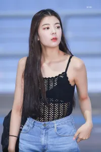 Ratunya Tampil Kece, 15 Potret Lia ITZY Yang Tetap Memukau Dengan Outfit Casual Sederhana