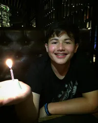 Raya Rambu Rabbani Putra Iwan Fals, Ganteng Abis Mirip Bule 