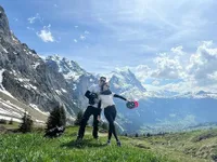 Rayakan Anniversary ke-16, Potret Nana Mirdad dan Andrew White Honeymoon ke Swiss - Sweet Banget