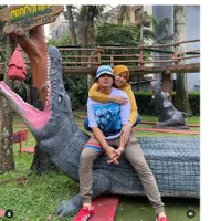 Rayakan Anniversary ke-3, 10 Potret Romantis Aldi Taher dan Istri yang Jarang Tersorot - Bikin Salfok Malah Bilang 'Love You Fiersa Besari'