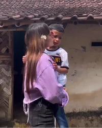 Rayakan Hari Anak Sedunia, 8 Potret Cinta Laura Bareng Anak-anak Saat Keliling Indonesia - Sampaikan Pesan Mulia