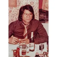 Rayakan Hari Ayah, Intip 7 Potret Lawas Mendiang Ayah Sophia Latjuba, Netizen: Kok Mirip Ariel Noah!