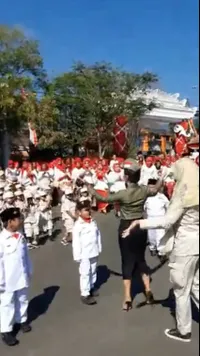 Rayakan Hari Guru,Ini 7 Potret Kedekatan dan Keseruan Yuni Shara Bersama Anak-Anak Paud Binaannya - Banjir Pujian 