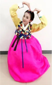 Rayakan Imlek, Bintang Korea Ini Kompak Lovely Pakai Hanbok Unyu