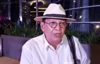 Rayakan Natal Bersama Anak dan Cucu, 8 Potret Roy Marten Sebut Gading Belum Kenalkan Sosok Kekasihnya
