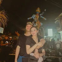 Rayakan Nyepi Bareng Mahalini, 10 Potret Rizky Febian Ikut Pengerupukan - Jajal Main Gamelan Bali Hingga Arak Ogoh-ogoh