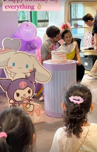 Rayakan Ulang Tahun Anak, 8 Potret Aura Kasih dan Eryck Amaral Kembali Akur - Arabella Super Happy
