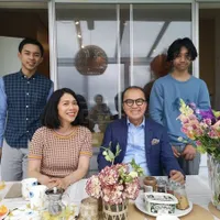 Rayakan Ulang Tahun ke-61, 8 Potret Tantowi Yahya yang Awet Muda dan Berkarisma - Bahagia Jalani Kehidupan di Selandia Baru
