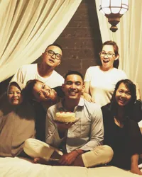 Rayakan Ultah di Bali, Robby Purba Dikelilingi Orang Tercinta