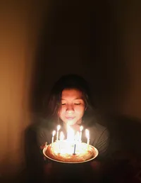 Rayakan Ultah ke-18 di Inggris, Shaloom Razade Dapat Kado Spesial